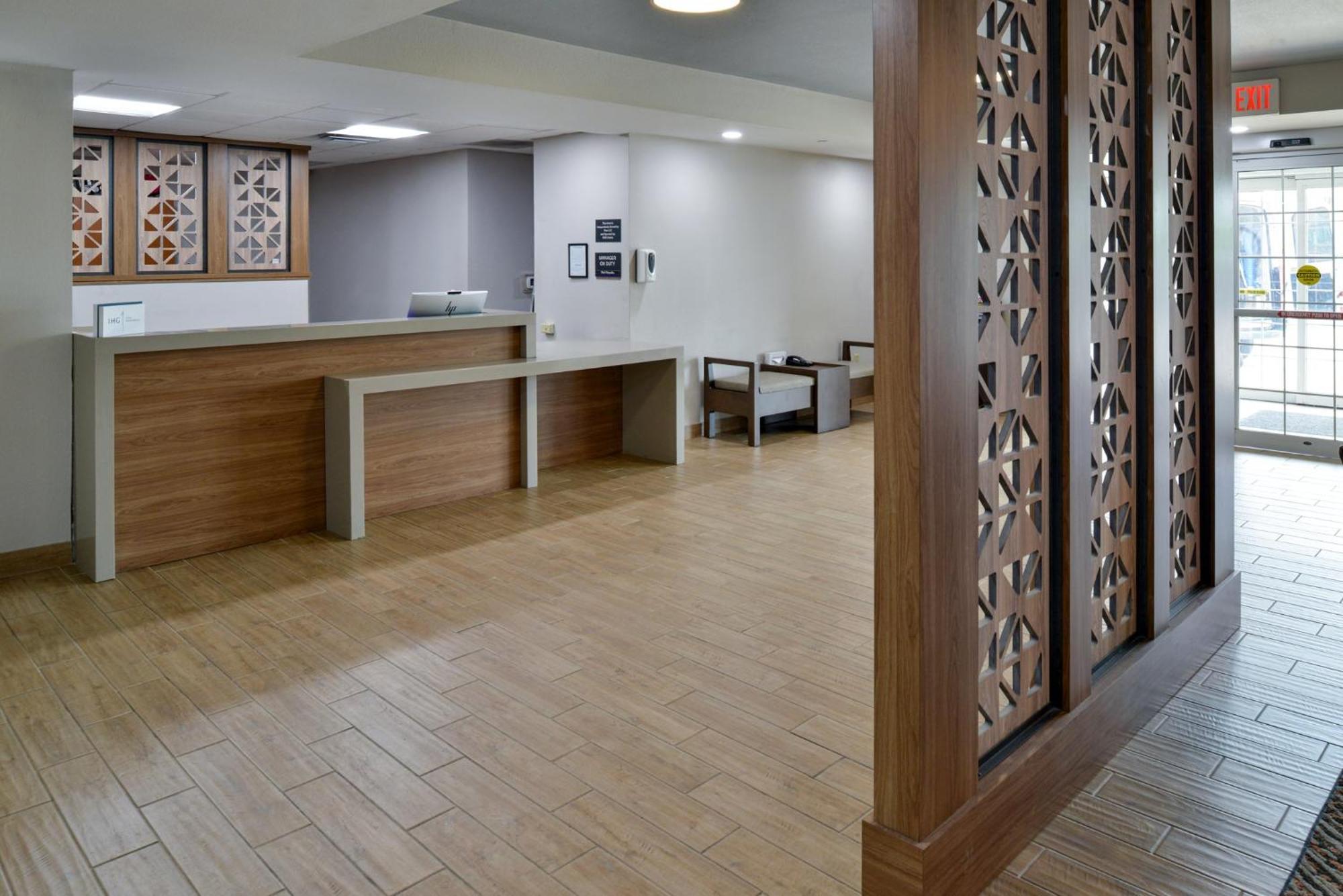 Candlewood Suites Kansas City Northeast By Ihg Εξωτερικό φωτογραφία